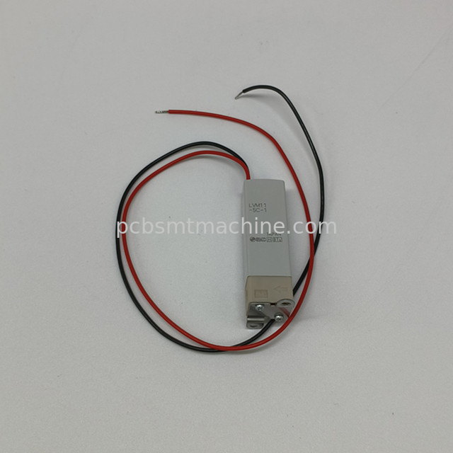 LVM11-5C-1 低出力直射作用2/3方向電磁弁 (化学液体 PEEKボディ IP40評価)